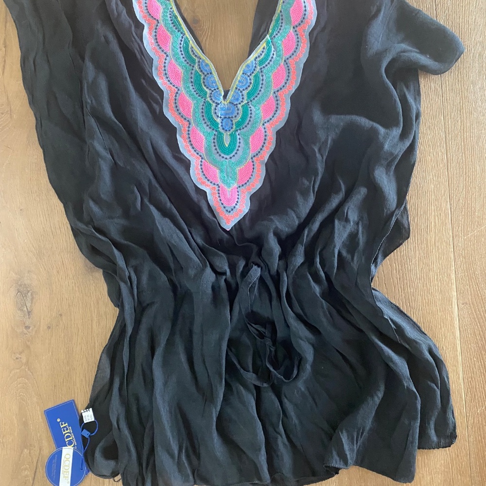Beach coverup - Picture 2 of 7
